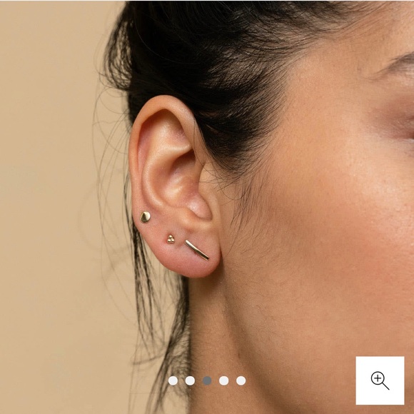 🚫SOLD🚫Mejuri Bar Studs Pair 14k Solid Gold (One back missing) - Picture 4 of 9